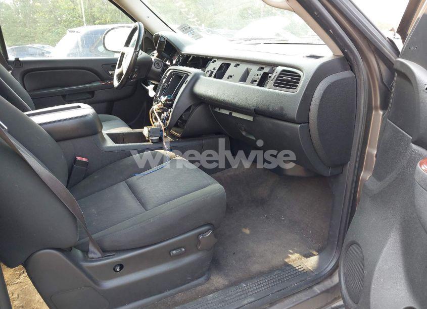 Photo 5 of 2011 Chevrolet Tahoe LS (VIN 1GNSKAE0XBR288603)