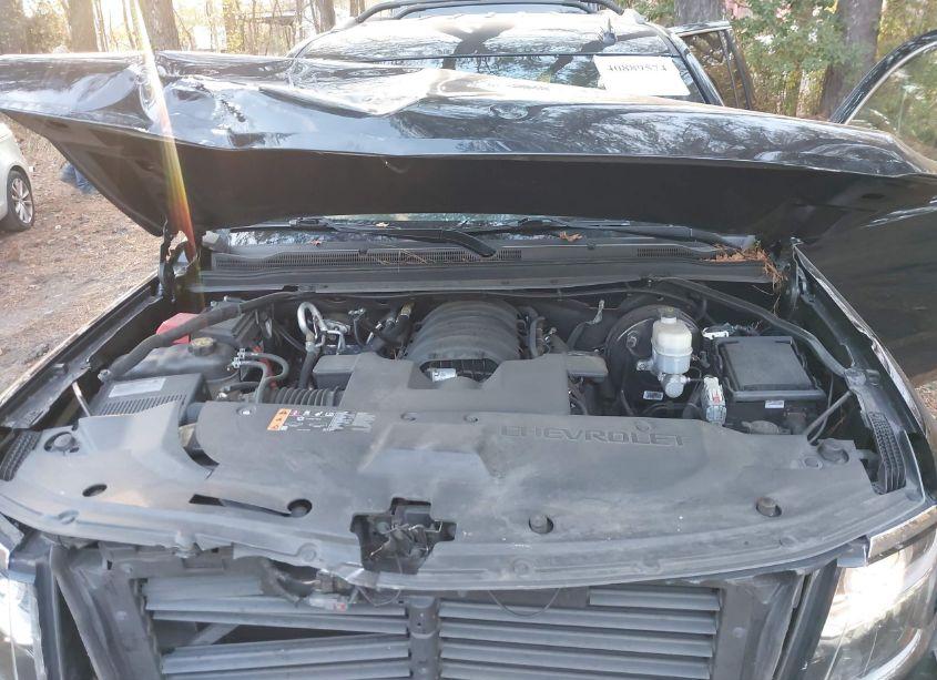 Photo 10 of 2018 Chevrolet Tahoe LS (VIN 1GNSKAKC0JR403674)