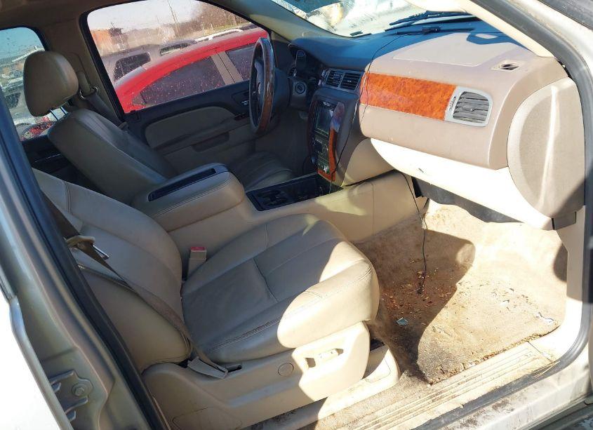 Photo 5 of 2011 Chevrolet Tahoe LT (VIN 1GNSKBE00BR149764)