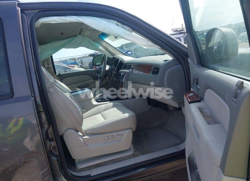 Photo 5 of 2011 Chevrolet Tahoe LT (VIN 1GNSKBE00BR160246)