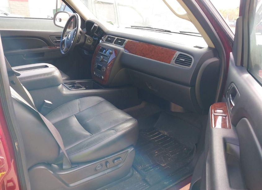 Photo 5 of 2011 Chevrolet Tahoe LT (VIN 1GNSKBE00BR195966)