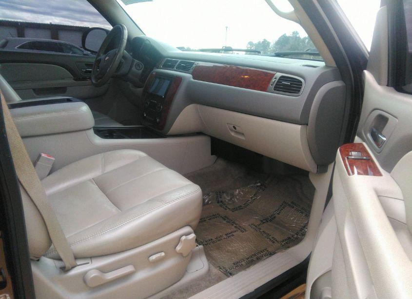 Photo 5 of 2011 Chevrolet Tahoe LT (VIN 1GNSKBE00BR323154)