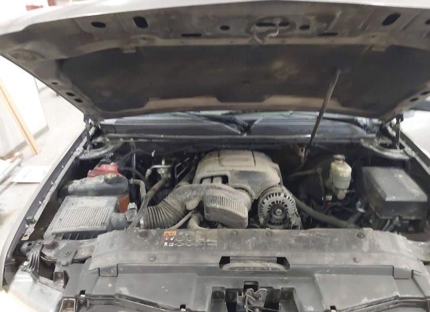 Photo 10 of 2011 Chevrolet Tahoe LT (VIN 1GNSKBE00BR381295)