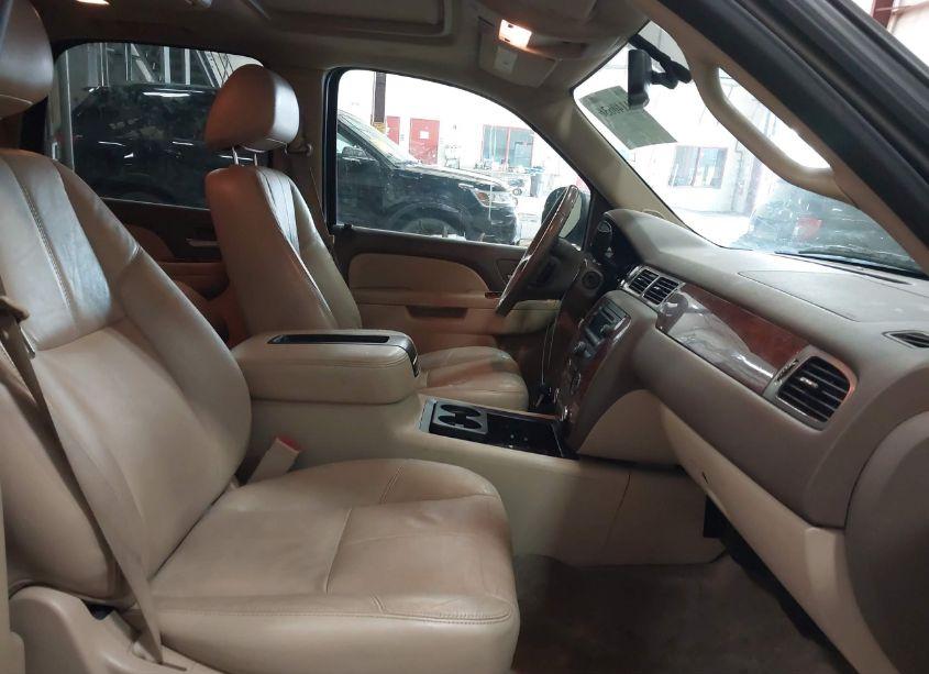 Photo 5 of 2011 Chevrolet Tahoe LT (VIN 1GNSKBE00BR381295)