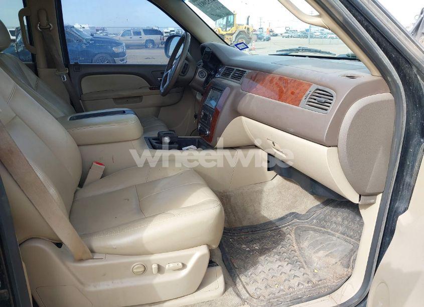 Photo 5 of 2012 Chevrolet Tahoe LT (VIN 1GNSKBE00CR182989)