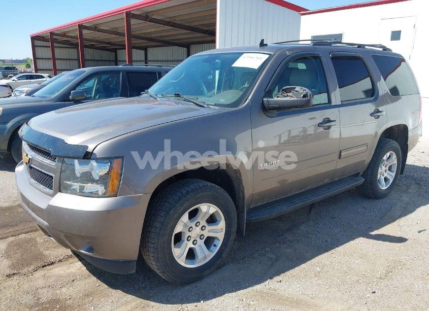 Photo 2 of 2013 Chevrolet Tahoe LT (VIN 1GNSKBE00DR230055)