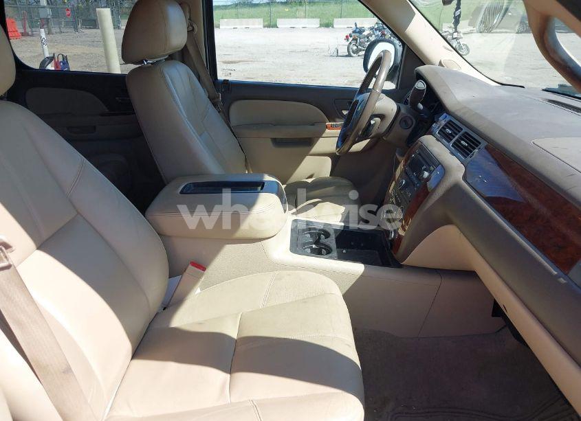 Photo 5 of 2013 Chevrolet Tahoe LT (VIN 1GNSKBE00DR230055)