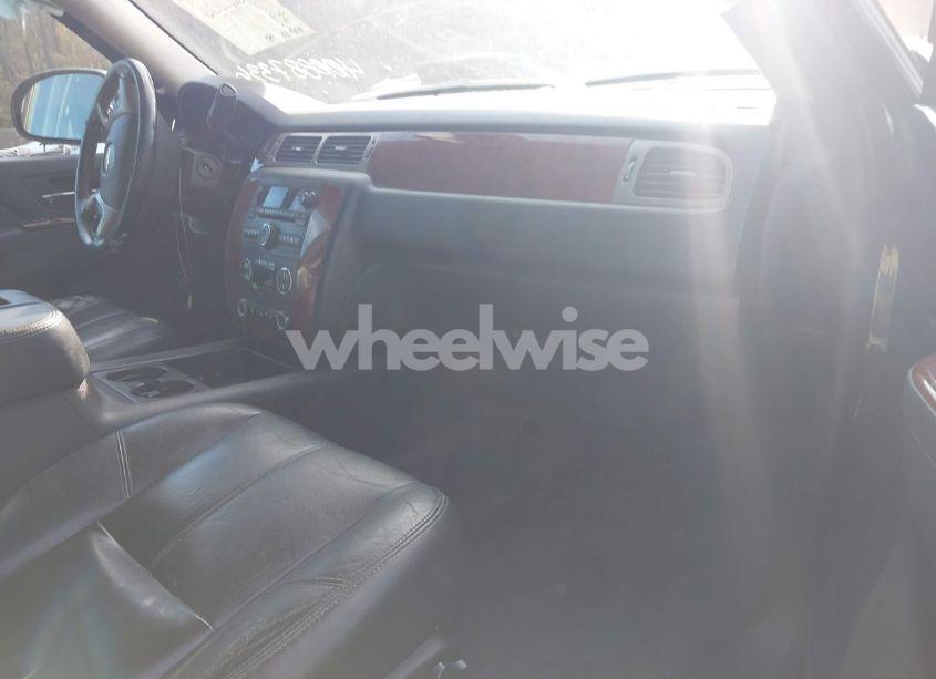 Photo 5 of 2014 Chevrolet Tahoe LT (VIN 1GNSKBE00ER244815)