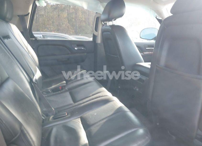 Photo 8 of 2014 Chevrolet Tahoe LT (VIN 1GNSKBE00ER244815)