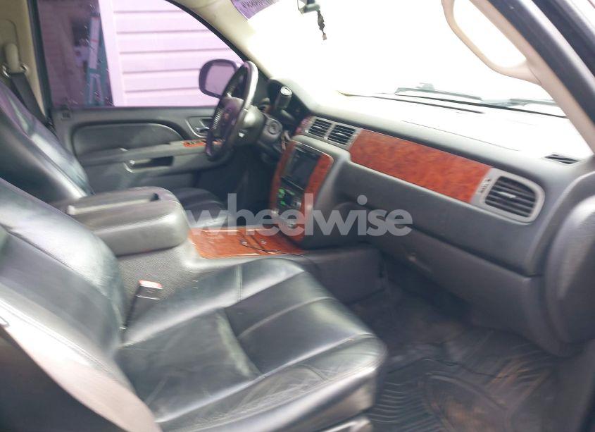 Photo 5 of 2011 Chevrolet Tahoe LT (VIN 1GNSKBE01BR158604)