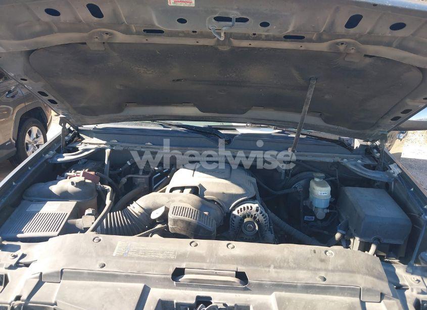 Photo 10 of 2011 Chevrolet Tahoe LT (VIN 1GNSKBE01BR182255)