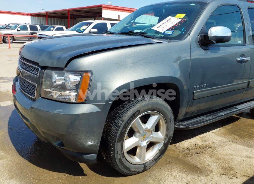 Photo 2 of 2011 Chevrolet Tahoe LT (VIN 1GNSKBE01BR182255)