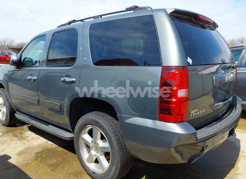 Photo 3 of 2011 Chevrolet Tahoe LT (VIN 1GNSKBE01BR182255)