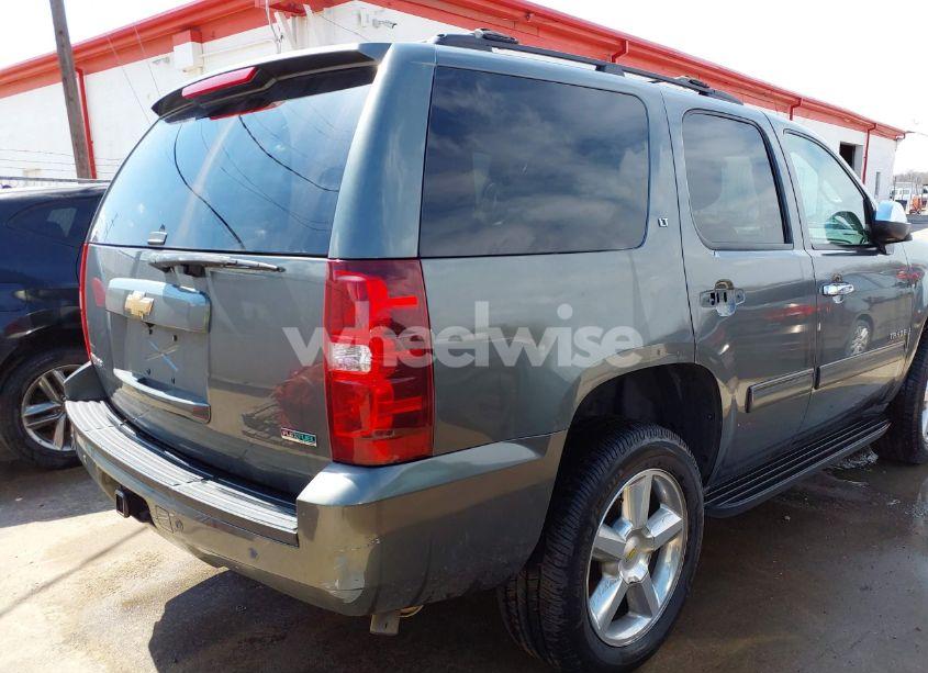 Photo 4 of 2011 Chevrolet Tahoe LT (VIN 1GNSKBE01BR182255)