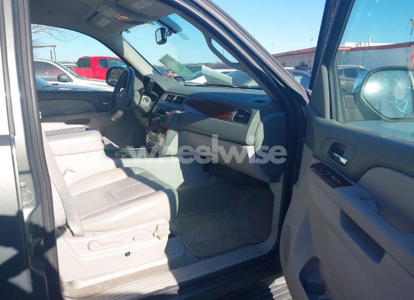 Photo 5 of 2011 Chevrolet Tahoe LT (VIN 1GNSKBE01BR182255)