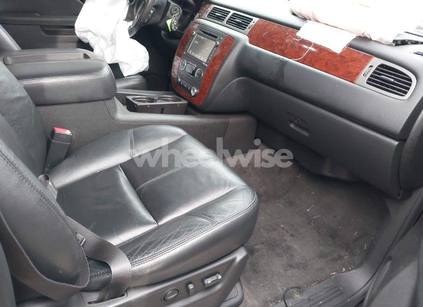 Photo 5 of 2012 Chevrolet Tahoe LT (VIN 1GNSKBE01CR201582)