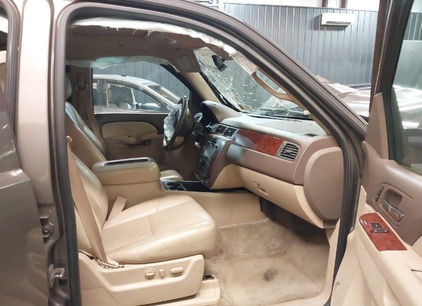 Photo 5 of 2012 Chevrolet Tahoe LT (VIN 1GNSKBE01CR212355)