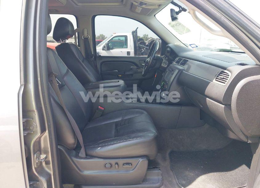 Photo 5 of 2012 Chevrolet Tahoe LT (VIN 1GNSKBE01CR214395)