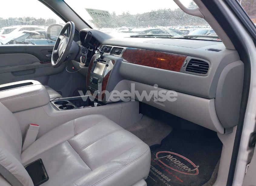 Photo 5 of 2012 Chevrolet Tahoe LT (VIN 1GNSKBE01CR279022)