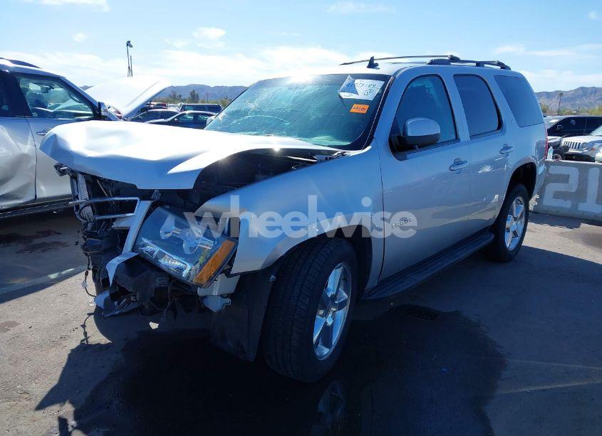Photo 2 of 2013 Chevrolet Tahoe LT (VIN 1GNSKBE01DR157083)