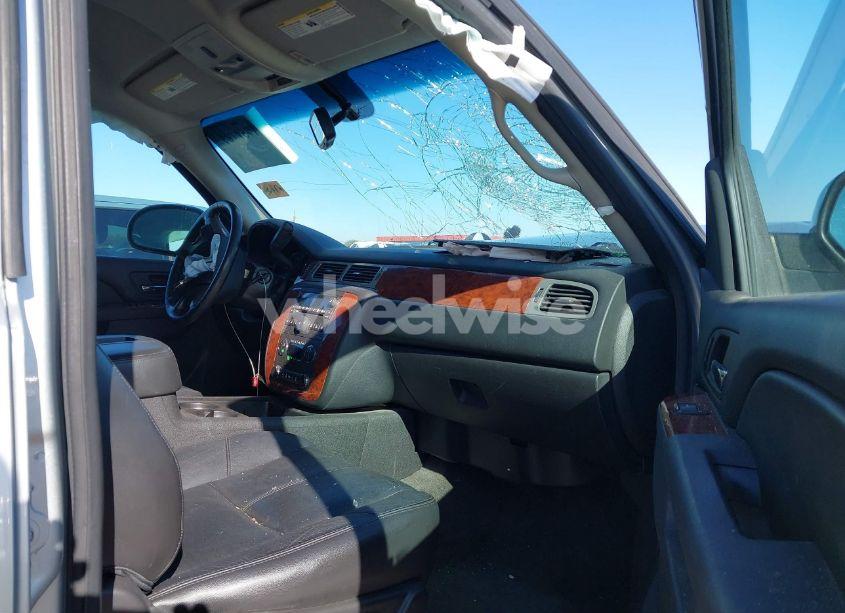 Photo 5 of 2013 Chevrolet Tahoe LT (VIN 1GNSKBE01DR157083)