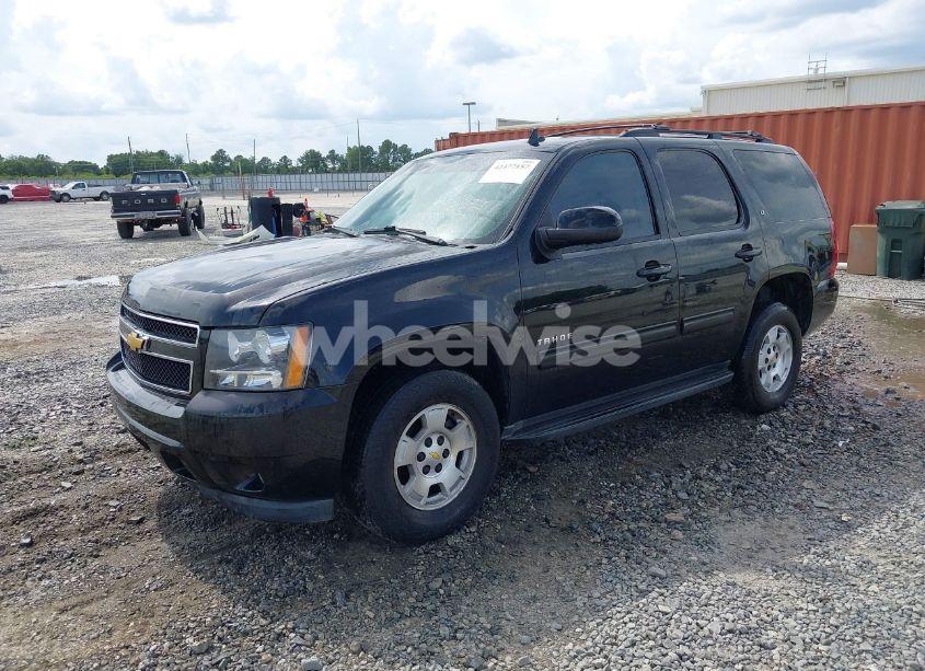Photo 2 of 2013 Chevrolet Tahoe LT (VIN 1GNSKBE01DR270421)