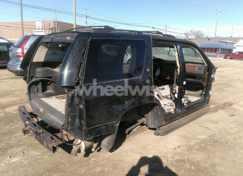 Photo 4 of 2013 Chevrolet Tahoe LT (VIN 1GNSKBE01DR316300)