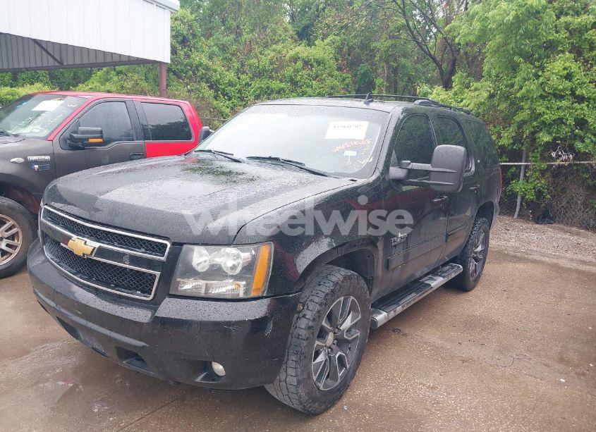 Photo 2 of 2013 Chevrolet Tahoe LT (VIN 1GNSKBE01DR374262)