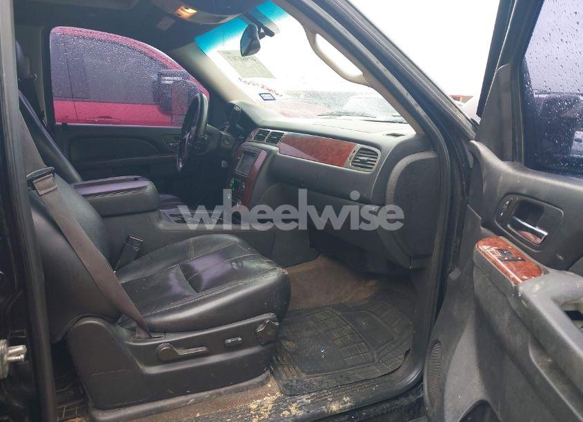 Photo 5 of 2013 Chevrolet Tahoe LT (VIN 1GNSKBE01DR374262)