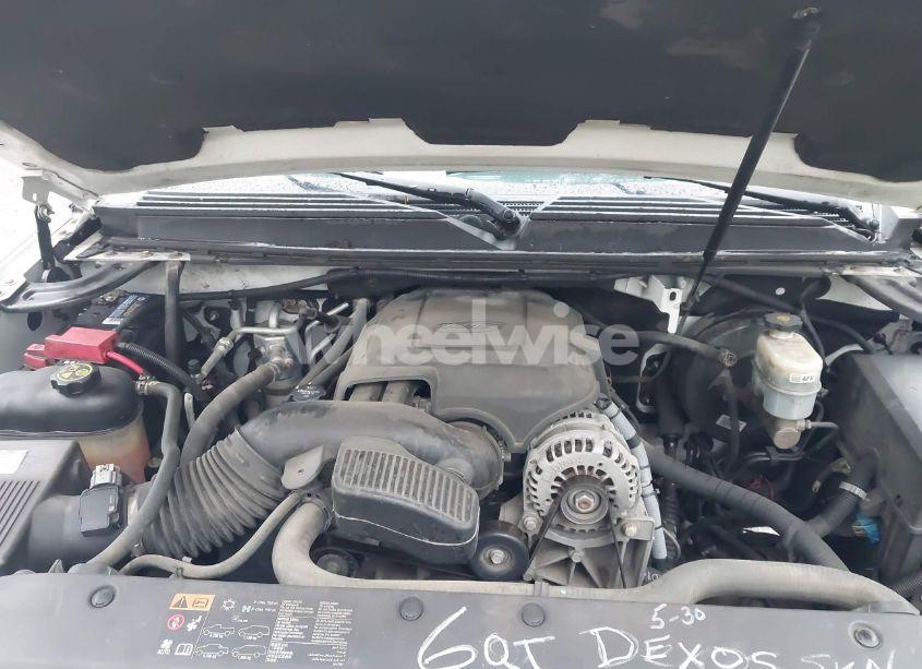 Photo 10 of 2014 Chevrolet Tahoe LT (VIN 1GNSKBE01ER121735)