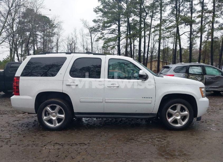 Photo 13 of 2014 Chevrolet Tahoe LT (VIN 1GNSKBE01ER121735)