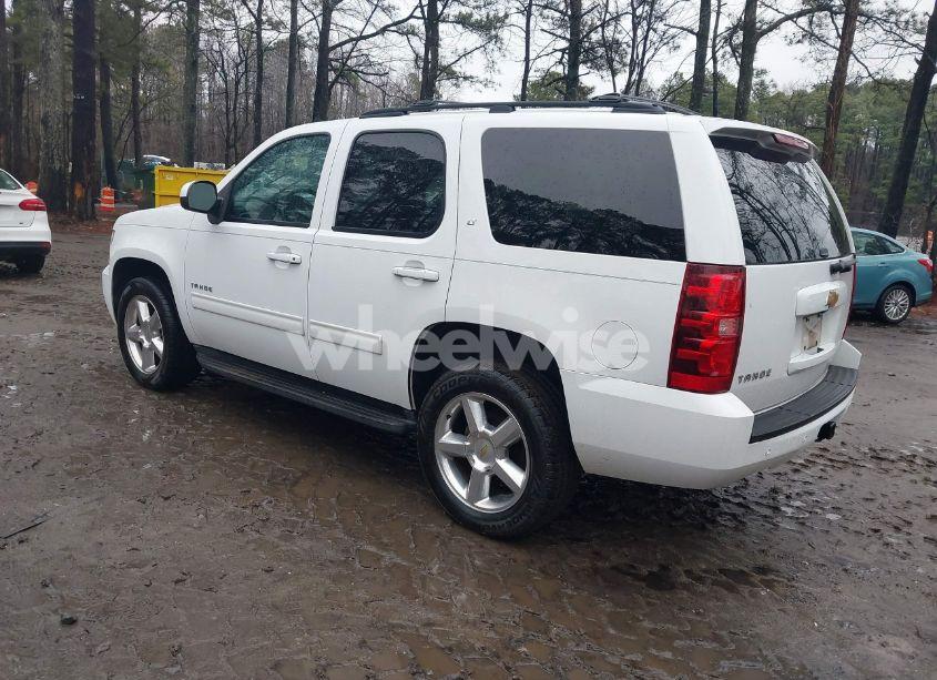 Photo 3 of 2014 Chevrolet Tahoe LT (VIN 1GNSKBE01ER121735)