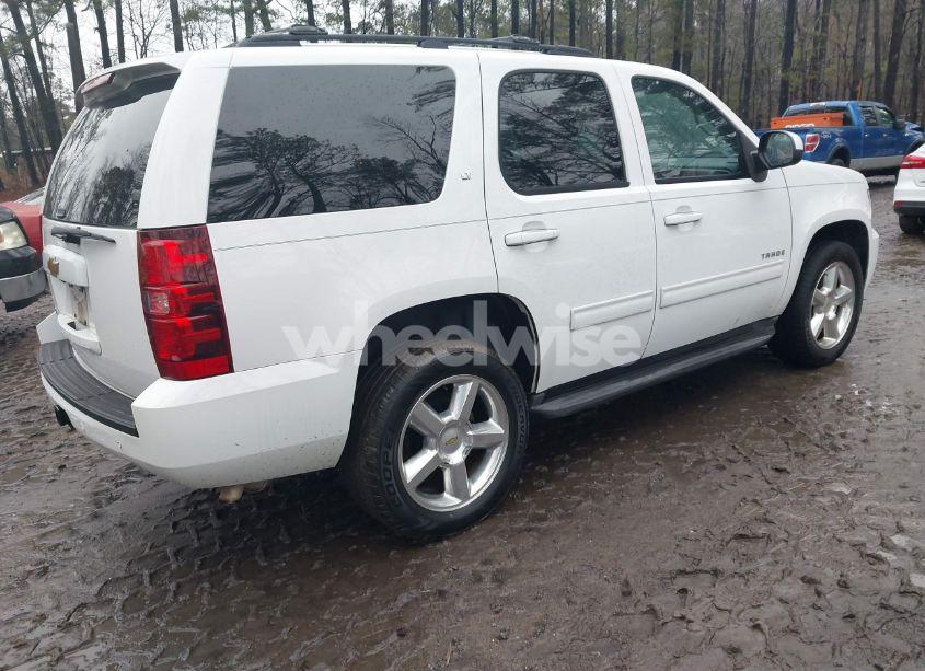 Photo 4 of 2014 Chevrolet Tahoe LT (VIN 1GNSKBE01ER121735)