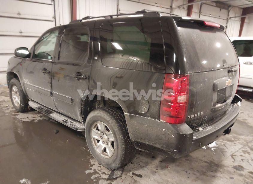 Photo 3 of 2014 Chevrolet Tahoe LT (VIN 1GNSKBE01ER244564)