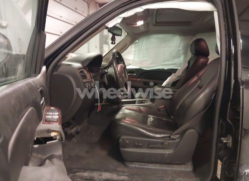 Photo 5 of 2014 Chevrolet Tahoe LT (VIN 1GNSKBE01ER244564)