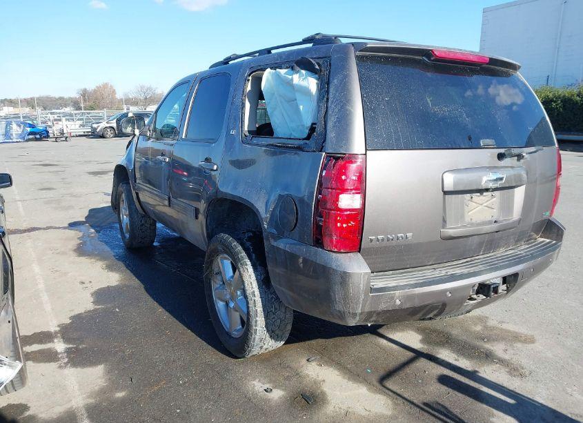 Photo 3 of 2011 Chevrolet Tahoe LT (VIN 1GNSKBE02BR240292)