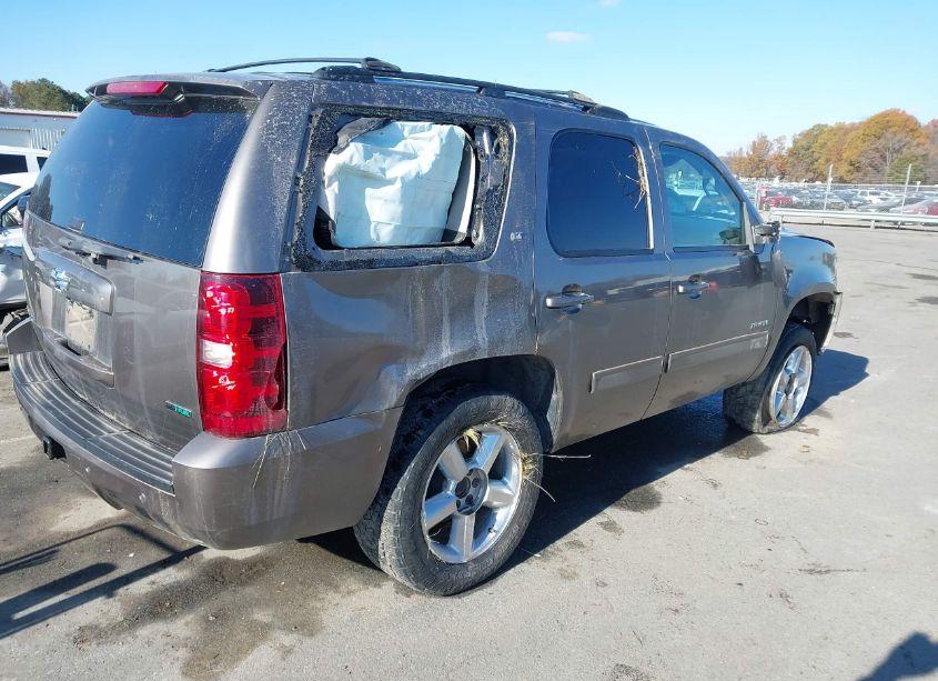 Photo 4 of 2011 Chevrolet Tahoe LT (VIN 1GNSKBE02BR240292)