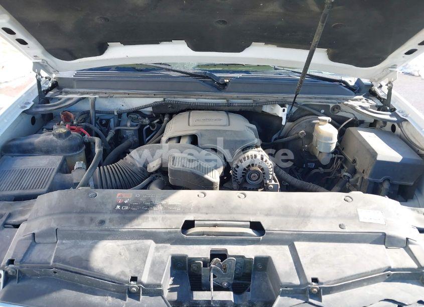 Photo 10 of 2011 Chevrolet Tahoe LT (VIN 1GNSKBE02BR388247)