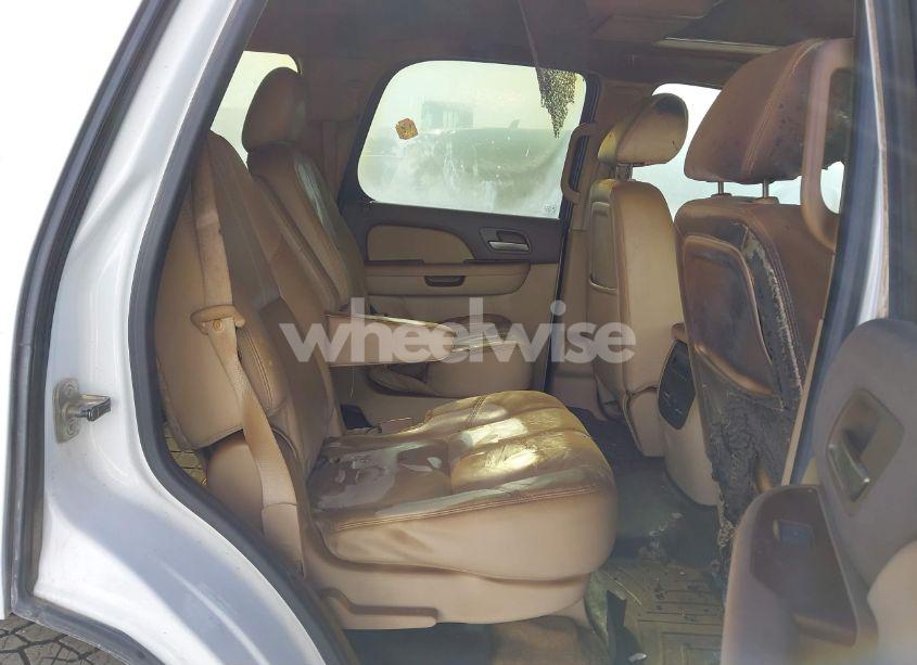 Photo 8 of 2011 Chevrolet Tahoe LT (VIN 1GNSKBE02BR388247)