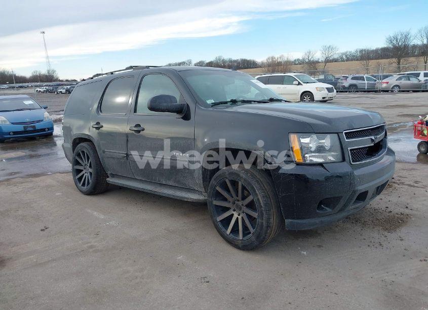 2013 Chevrolet Tahoe LT (VIN 1GNSKBE02DR124013) main photo
