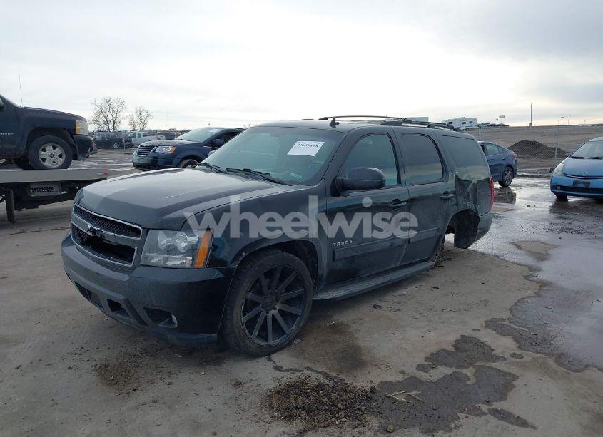 Photo 2 of 2013 Chevrolet Tahoe LT (VIN 1GNSKBE02DR124013)