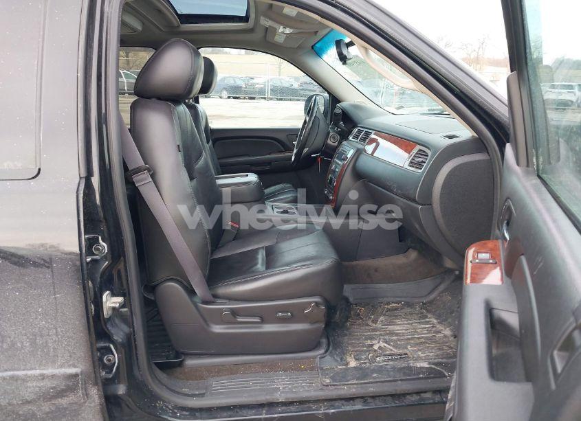 Photo 5 of 2013 Chevrolet Tahoe LT (VIN 1GNSKBE02DR124013)