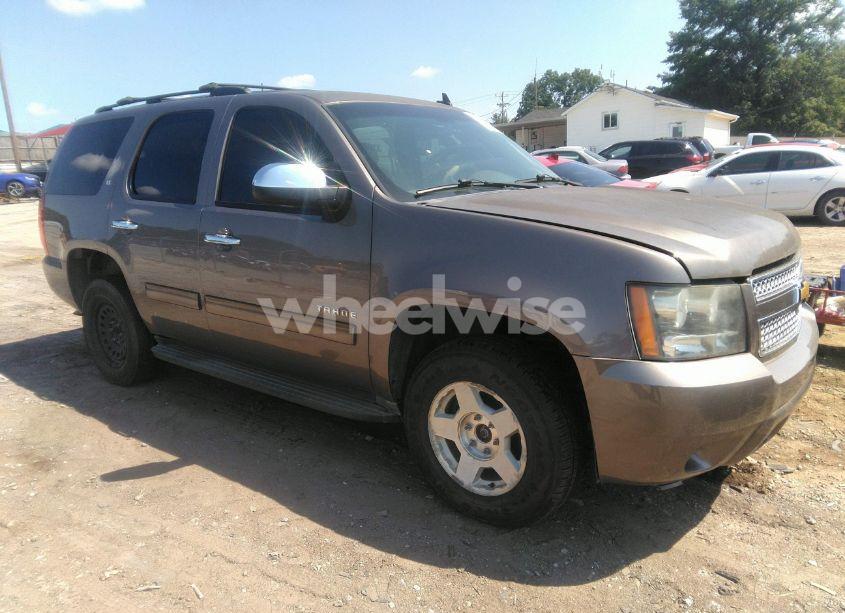 2013 Chevrolet Tahoe LT (VIN 1GNSKBE02DR375968) main photo