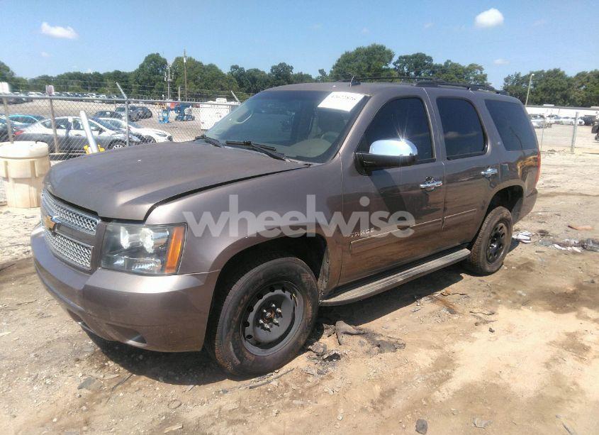 Photo 2 of 2013 Chevrolet Tahoe LT (VIN 1GNSKBE02DR375968)