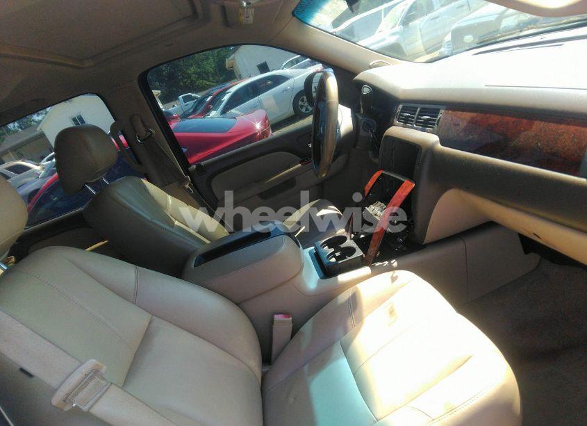 Photo 5 of 2013 Chevrolet Tahoe LT (VIN 1GNSKBE02DR375968)