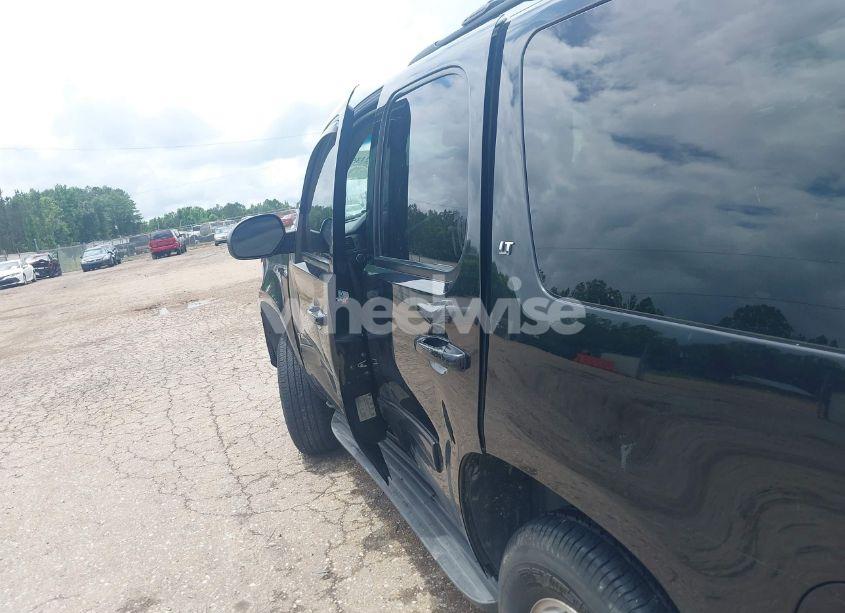 Photo 18 of 2014 Chevrolet Tahoe LT (VIN 1GNSKBE02ER133795)