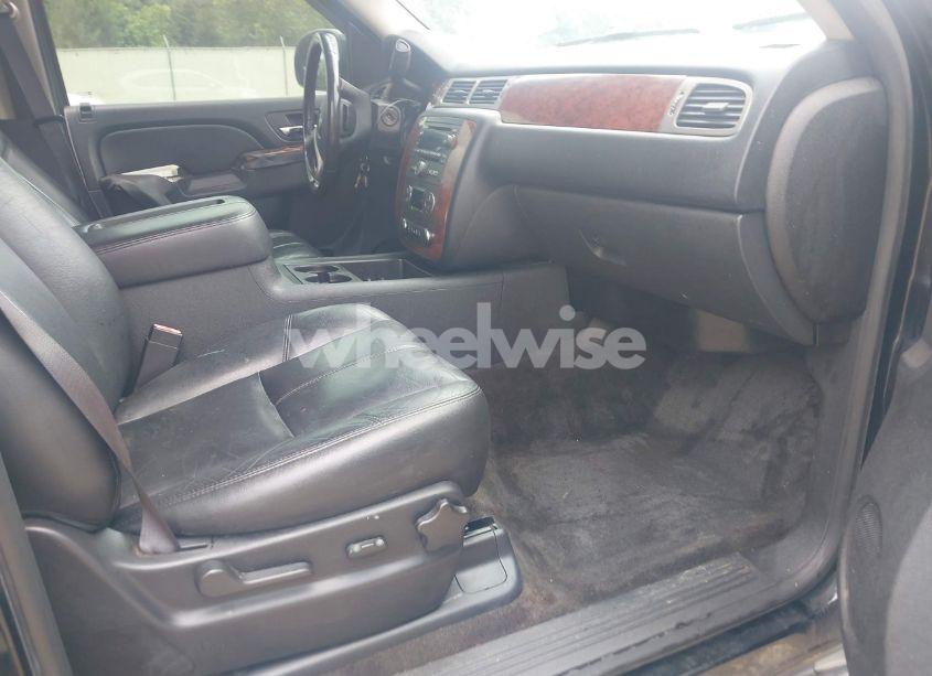 Photo 5 of 2014 Chevrolet Tahoe LT (VIN 1GNSKBE02ER133795)