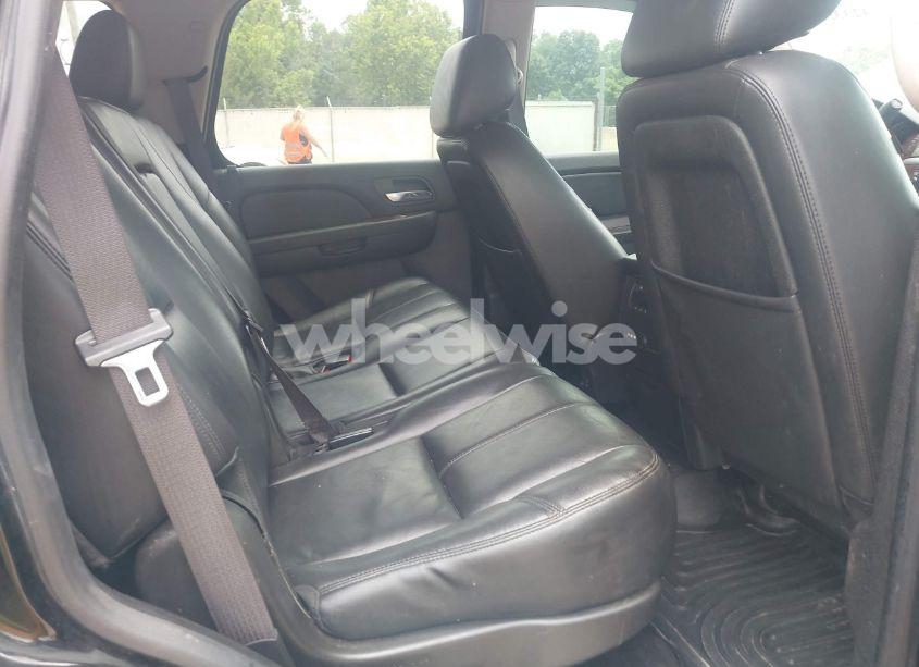 Photo 8 of 2014 Chevrolet Tahoe LT (VIN 1GNSKBE02ER133795)