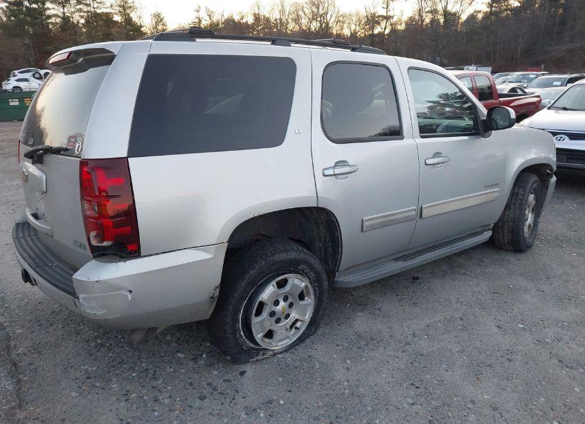 Photo 4 of 2011 Chevrolet Tahoe LT (VIN 1GNSKBE03BR215725)