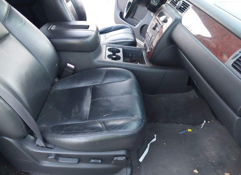 Photo 5 of 2011 Chevrolet Tahoe LT (VIN 1GNSKBE03BR215725)